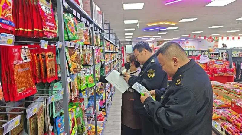 迅速行动!鄠邑区市场监管局严查3.15晚会曝光”问题鸡爪”