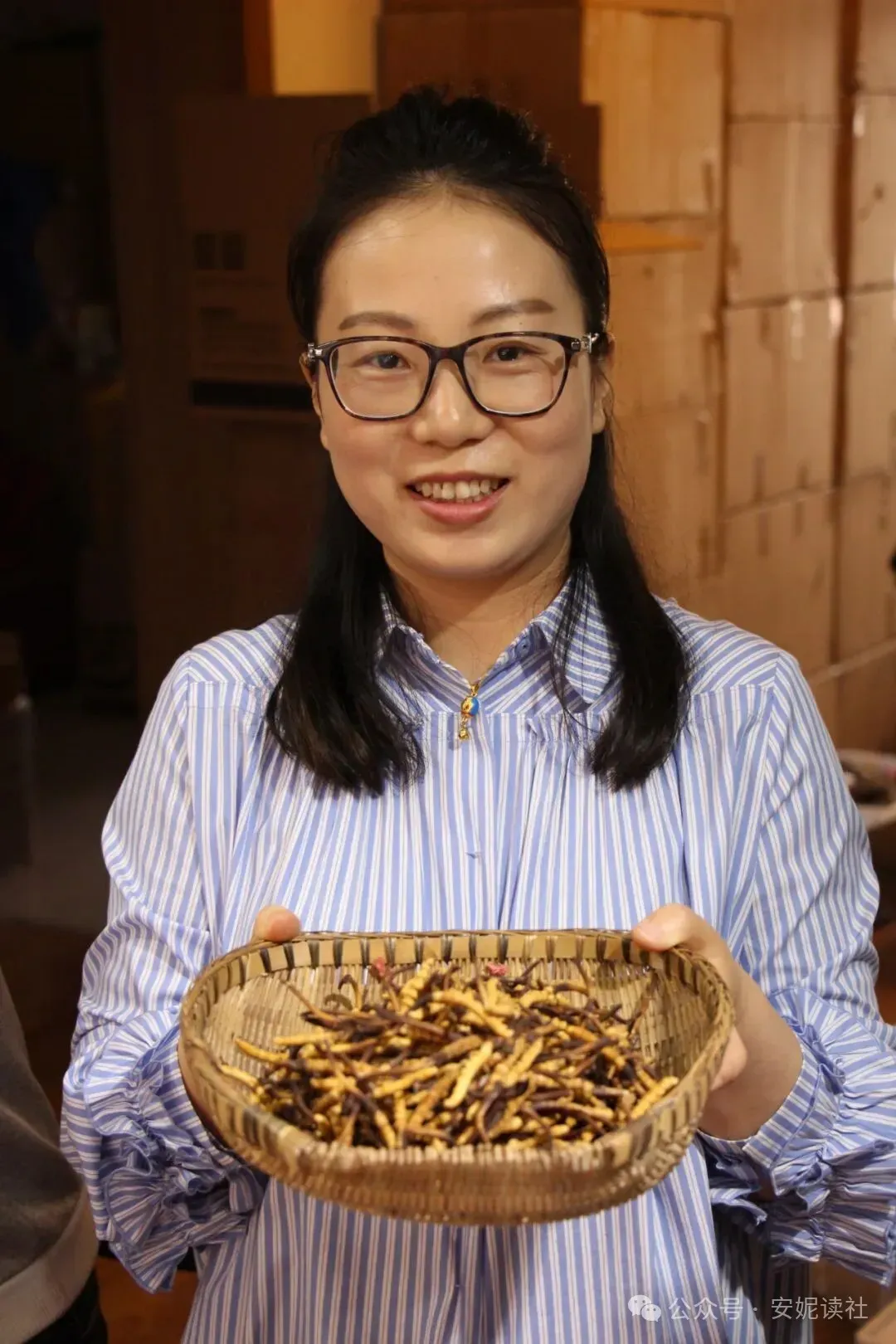 “虫草市场”暴雷!这位叫赠伊的藏族姑娘,在全国火了!