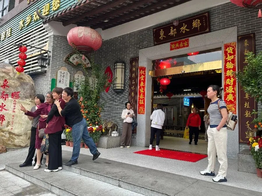 不做营销却火了18年!东部水乡,凭什么让容桂老街坊心甘情愿排队?