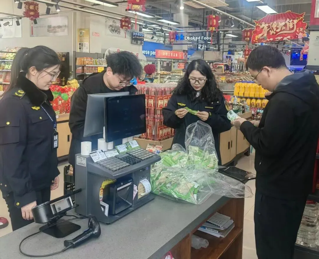 巴林左旗市场监管局组织开展流通环节3·15晚会曝光问题食品专项排查行动
