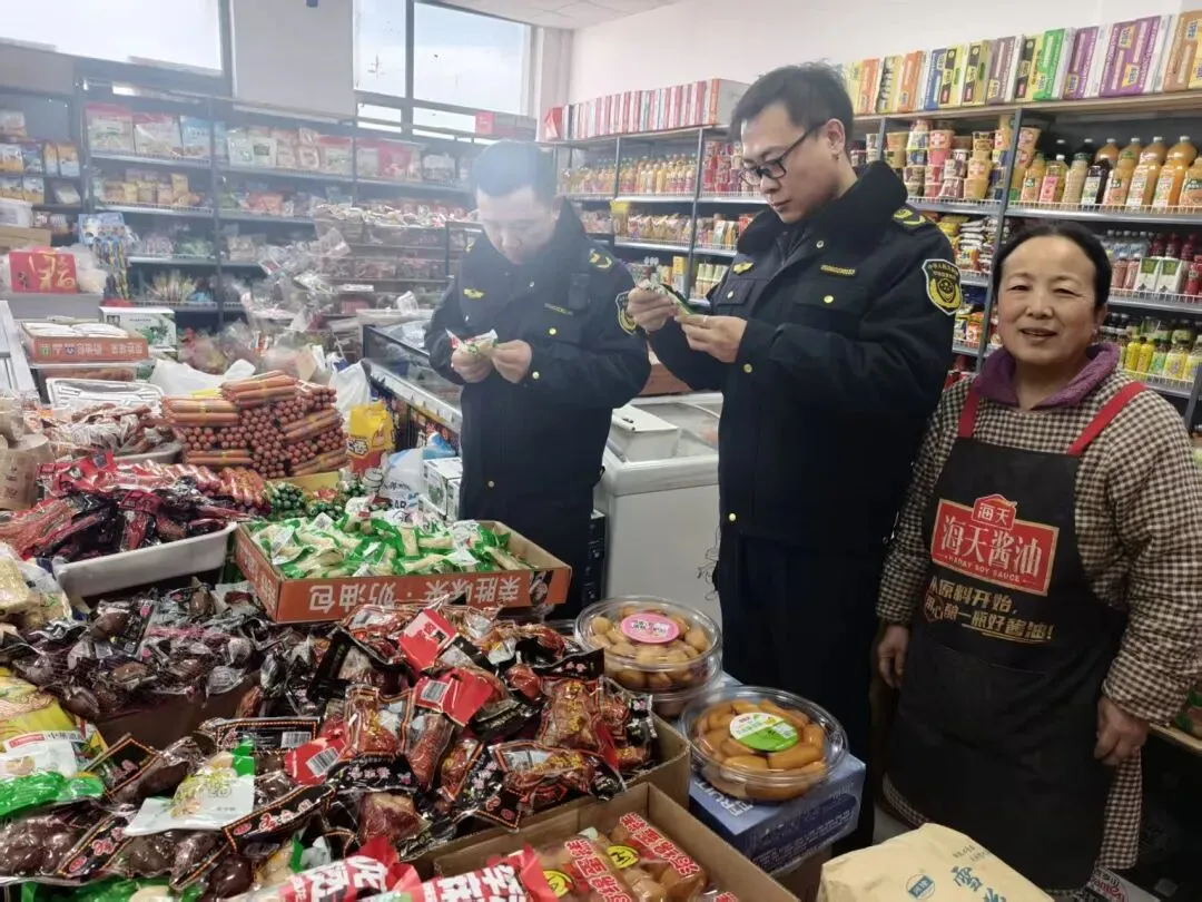 巴林左旗市场监管局组织开展流通环节3·15晚会曝光问题食品专项排查行动