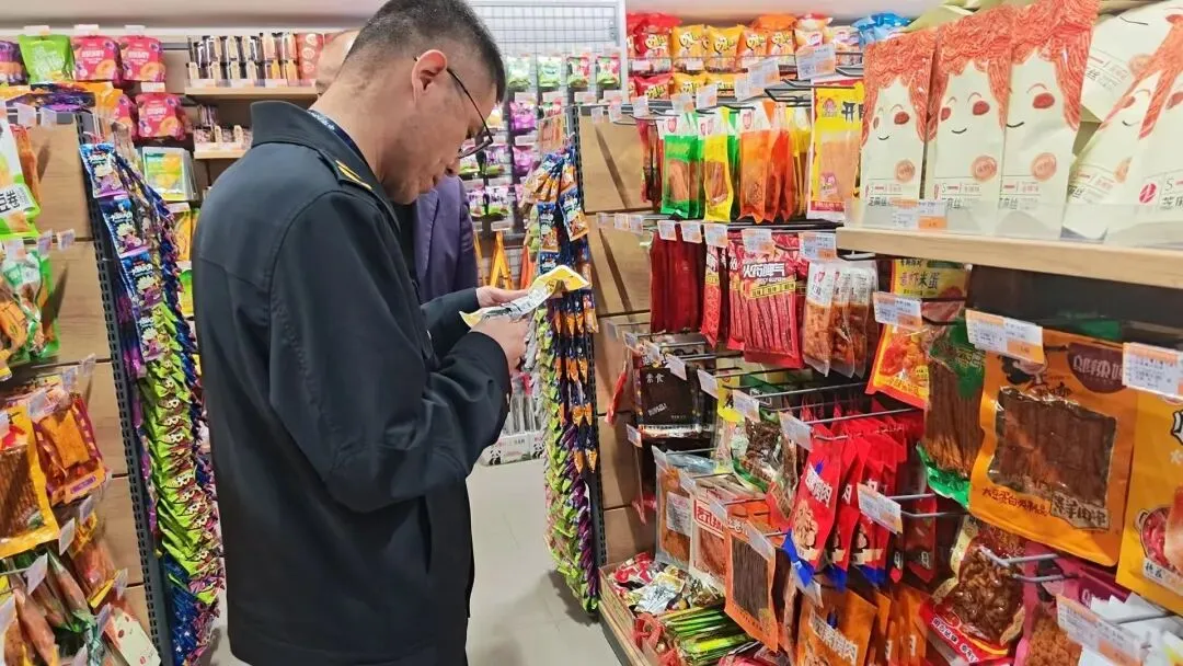 直击 3・15!乌拉特前旗市场监督管理局严查曝光问题食品,守护群众饮食安全