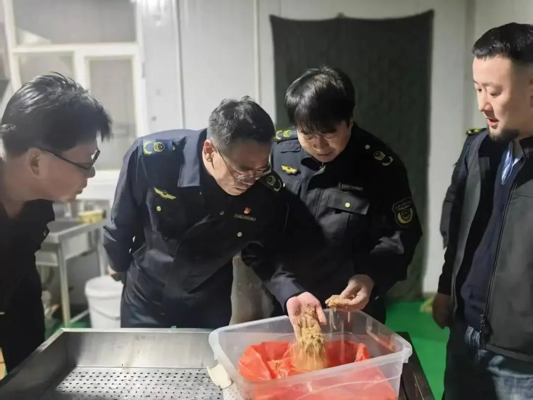 直击 3・15!乌拉特前旗市场监督管理局严查曝光问题食品,守护群众饮食安全