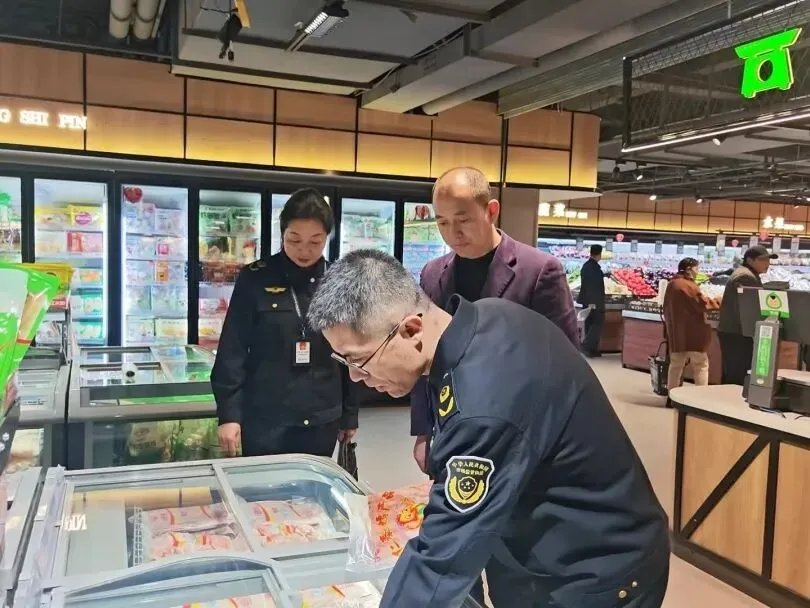 直击 3・15!乌拉特前旗市场监督管理局严查曝光问题食品,守护群众饮食安全