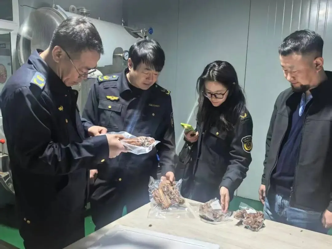 直击 3・15!乌拉特前旗市场监督管理局严查曝光问题食品,守护群众饮食安全