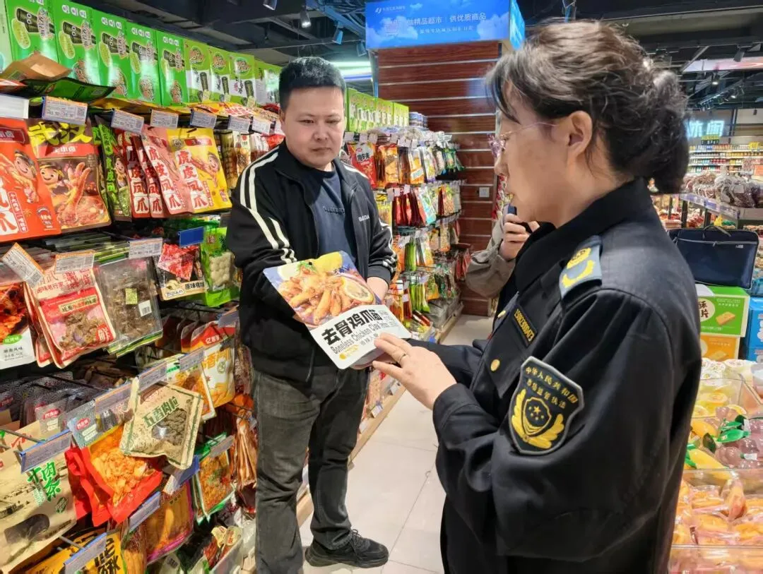 直击 3・15!乌拉特前旗市场监督管理局严查曝光问题食品,守护群众饮食安全