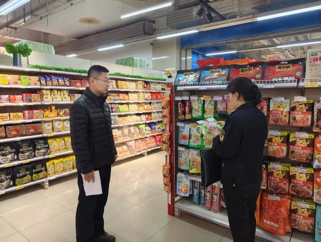 直击 3・15!乌拉特前旗市场监督管理局严查曝光问题食品,守护群众饮食安全