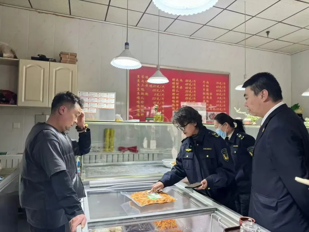 直击 3・15!乌拉特前旗市场监督管理局严查曝光问题食品,守护群众饮食安全