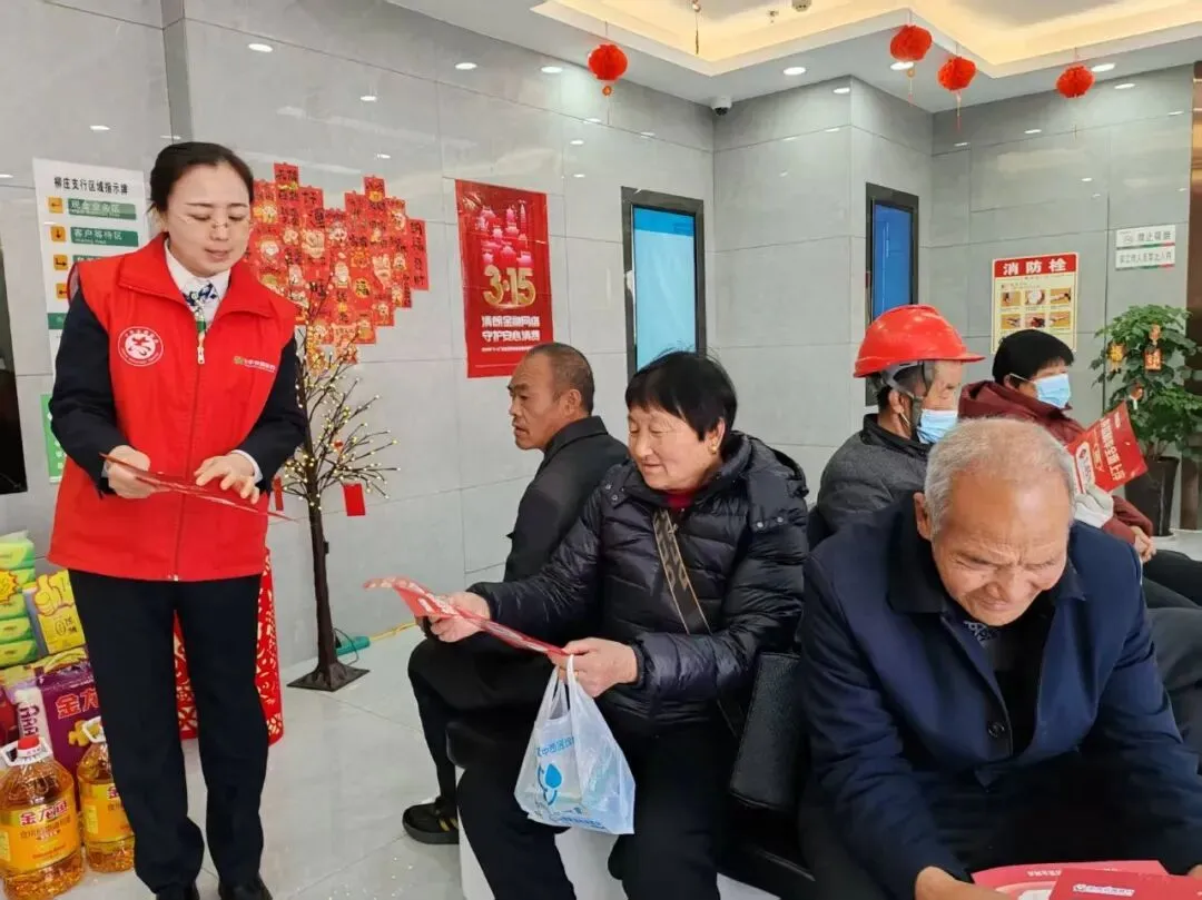 综合营销标兵丨十四年深耕绽芳华,一心服务守初心——看沁水农商银行韩妞如何以岁月为卷,书写“她”力量