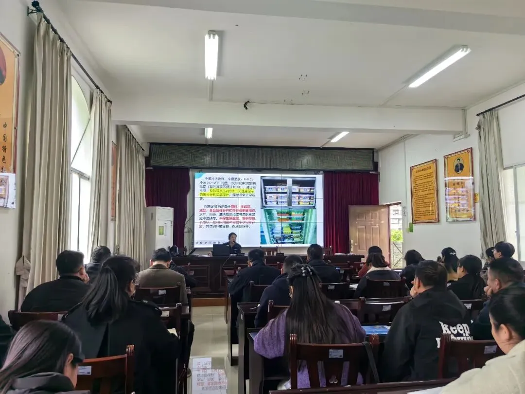 那坡县市场监管局开展2026年校园及托管托育机构食品安全培训