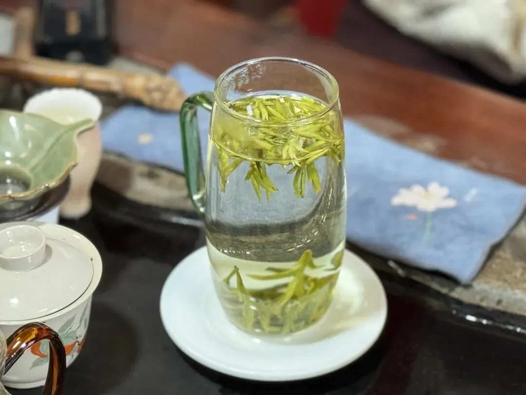 松江茶叶市场明前茶抢“鲜”上市,价格小幅回落→