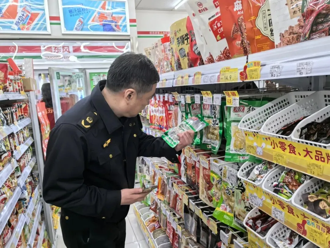 成华市场监管 | 快速响应,连夜出击!全力开展“3·15”晚会曝光问题专项执法排查行动