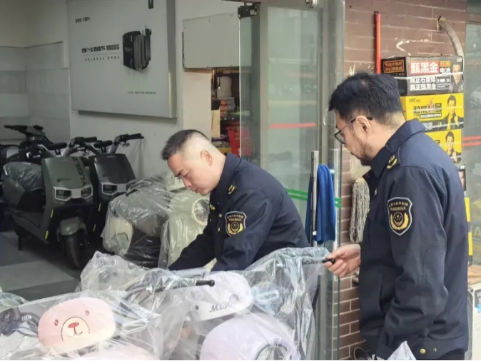 成华市场监管 | 快速响应,连夜出击!全力开展“3·15”晚会曝光问题专项执法排查行动