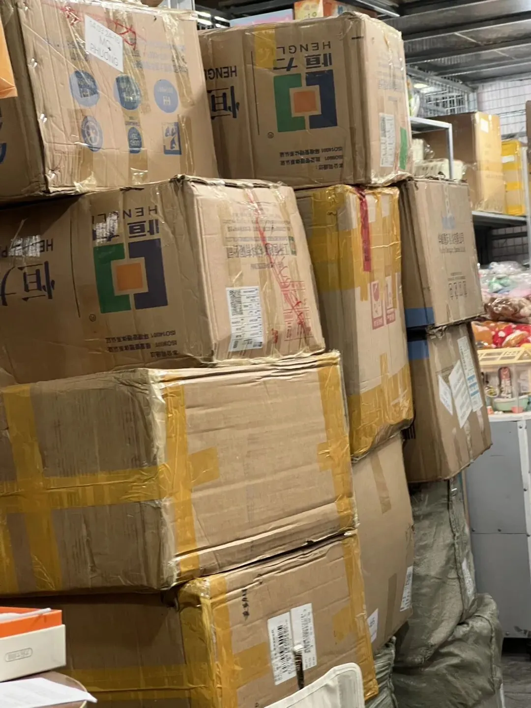 越南淘金Day15:在市场角落蛰伏半个月,我靠这一单找回底气