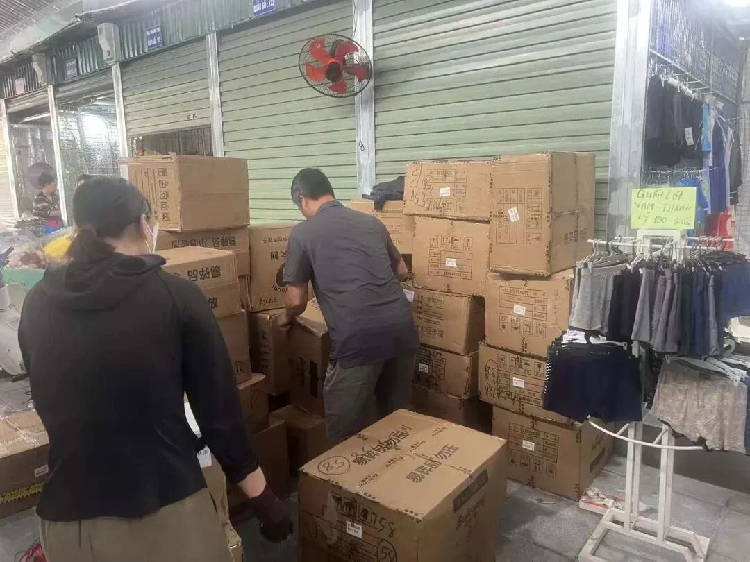 越南淘金Day15:在市场角落蛰伏半个月,我靠这一单找回底气