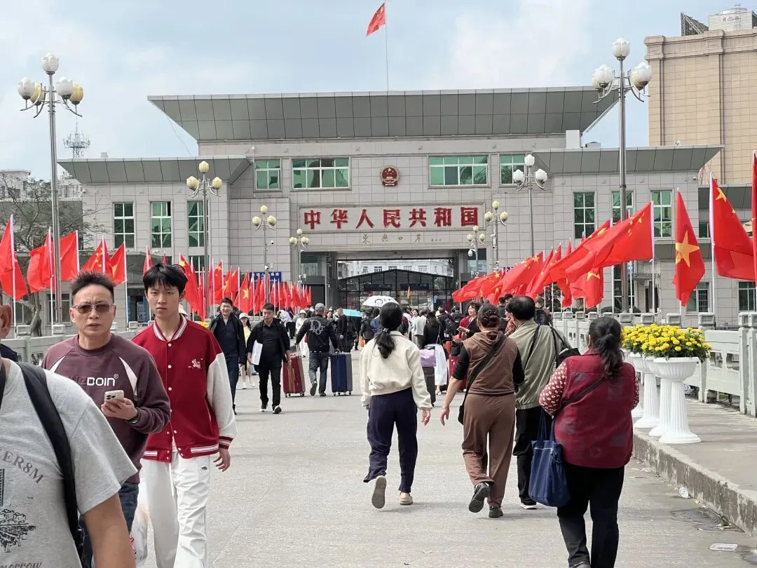 越南淘金Day15:在市场角落蛰伏半个月,我靠这一单找回底气