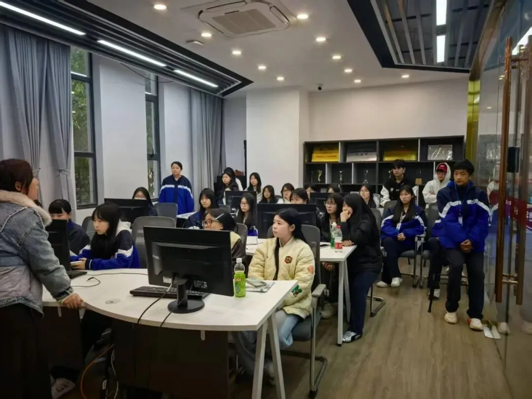 从课堂到全球市场:商贸学院跨境电商社团成立 实战之旅开启