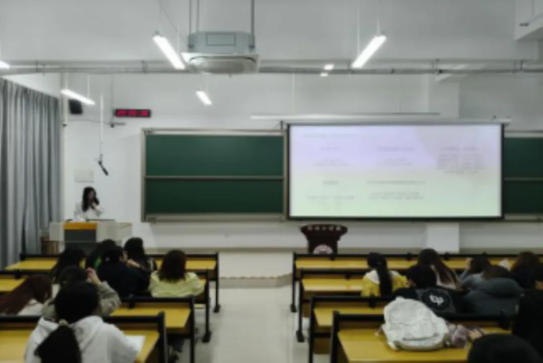 新学期,新征程——经管学院25级市场营销和标准化工程专业召开开学第一课主题班会