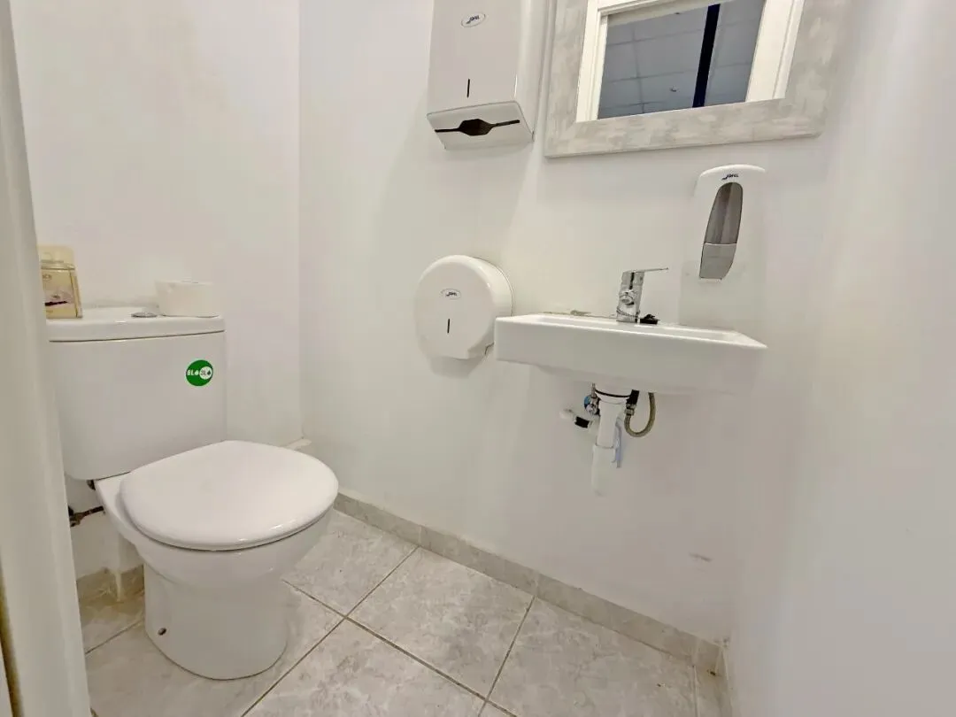 【HDM862】海盗市场附近办公室 / 商铺出售或出租!