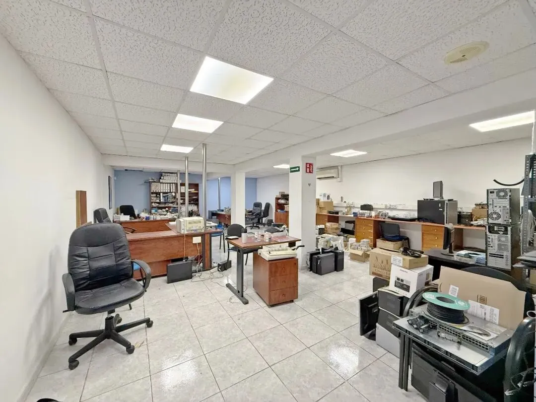 【HDM862】海盗市场附近办公室 / 商铺出售或出租!