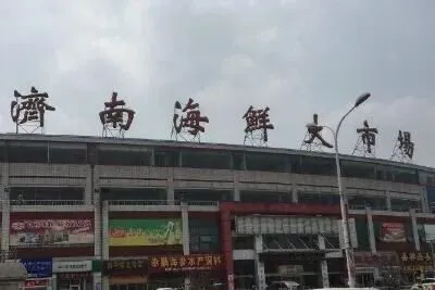 老友相聚,走进海鲜大市场荣宝居