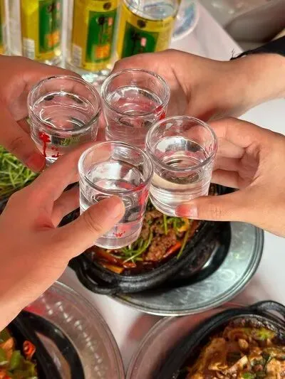 老友相聚,走进海鲜大市场荣宝居