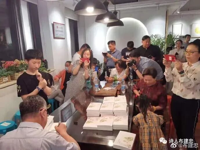 老友相聚,走进海鲜大市场荣宝居