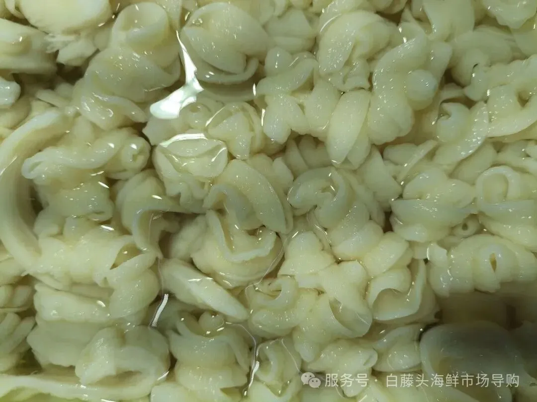 寻味珠海斗门白藤头水产批发市场:冰鲜鲨鱼肠,藏在市场深处的海洋“脆”宝!冰鲜鲨鱼肠>南海鲜味密码与一站式采购指南!