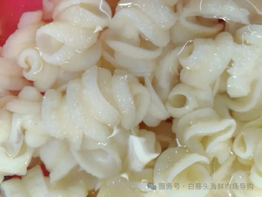 寻味珠海斗门白藤头水产批发市场:冰鲜鲨鱼肠,藏在市场深处的海洋“脆”宝!冰鲜鲨鱼肠>南海鲜味密码与一站式采购指南!