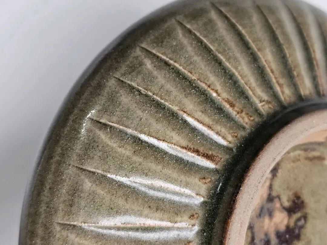 这一件宋代青瓷刻划花笔洗,市场遇见多少钱可以玩?