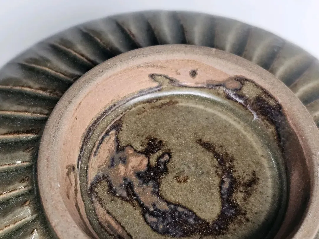 这一件宋代青瓷刻划花笔洗,市场遇见多少钱可以玩?