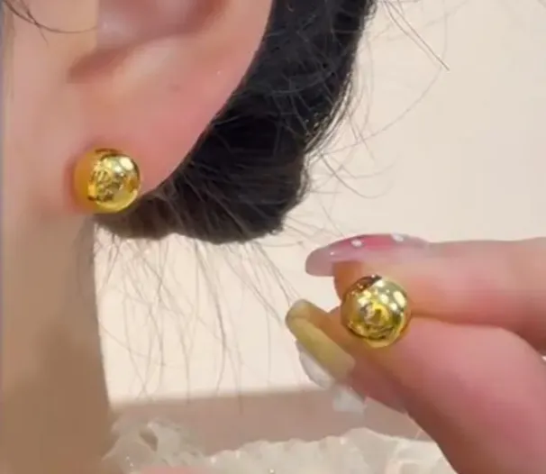 金价连续暴跌市场一片恐慌,只有这类人在偷偷买入