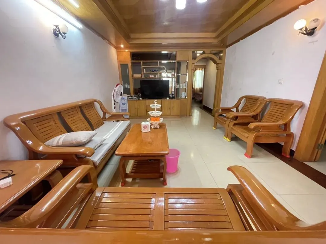 教育路 德星市场 青云小区 步梯4楼 面积97方 三房两厅 振兴学位 地段优越 生活方便 总价38万 随时入住