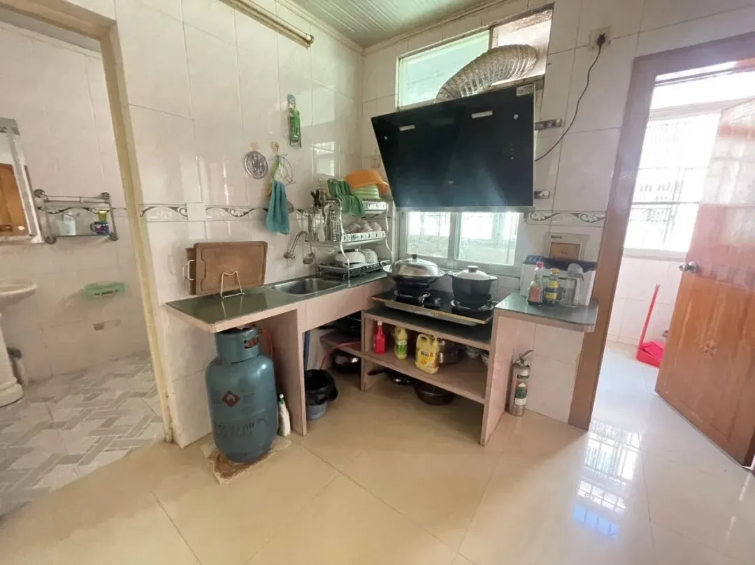 教育路 德星市场 青云小区 步梯4楼 面积97方 三房两厅 振兴学位 地段优越 生活方便 总价38万 随时入住