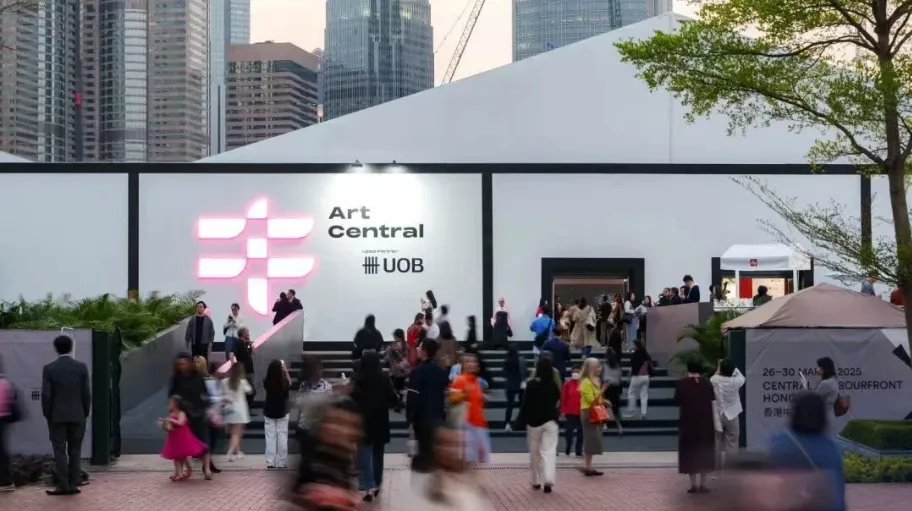 亚洲艺术市场的“必争之地”:香港如何炼成三月艺术狂潮