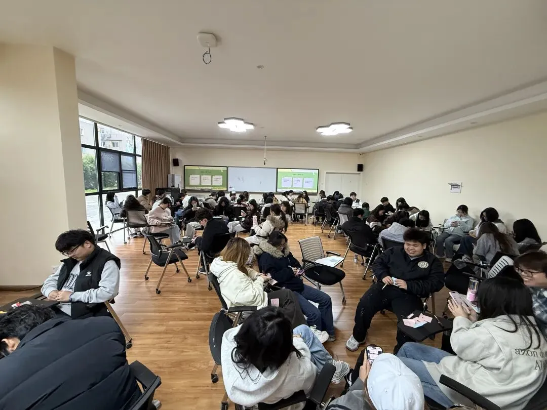 心向阳光 聚力同行——25级市场营销专业开展团体心理成长活动