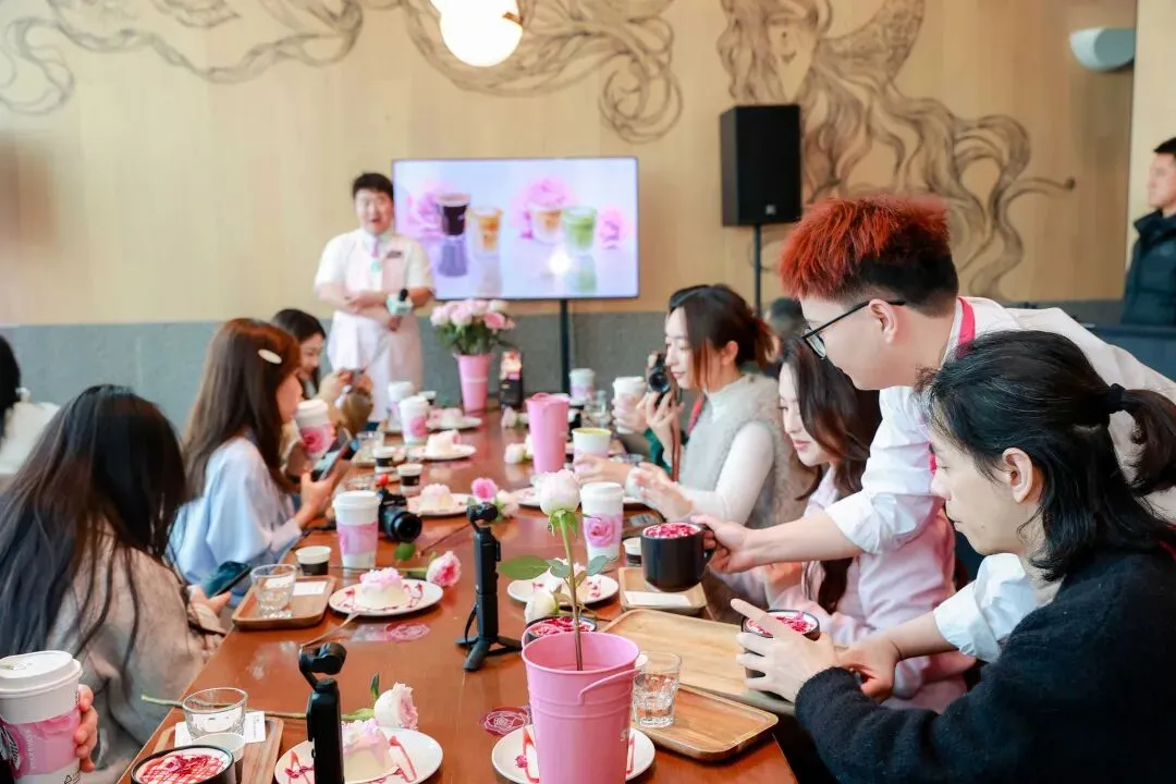 品牌营销动向(一)「星巴克玫瑰 20 系列再度绽放」