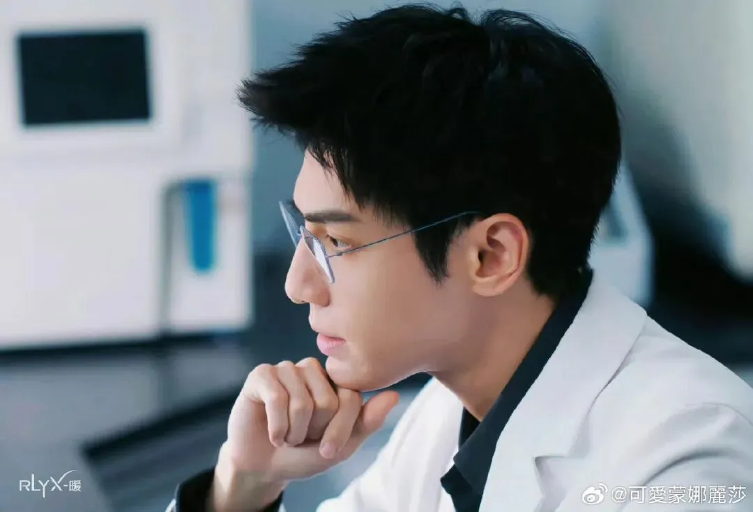 罗云熙《剥茧》杀出重围!当别人还在卷营销卷宣发卷数据注水的时候,罗云熙用一部《剥茧》,直接拿下了猫眼2026唯一“双高转化”认证!