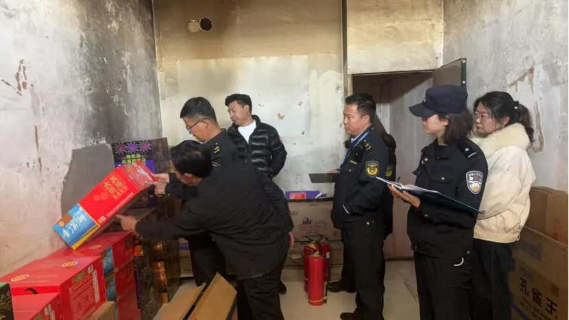 果洛州安委办组织开展烟花爆竹市场专项整治行动