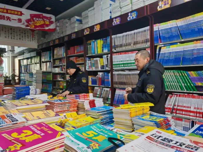 市文化市场综合行政执法大队开展“护苗·开学季”校园周边出版物专项整治行动