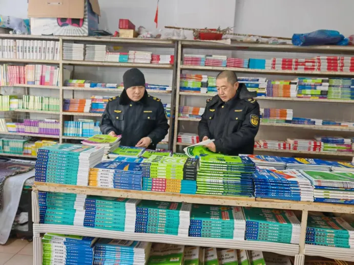 市文化市场综合行政执法大队开展“护苗·开学季”校园周边出版物专项整治行动