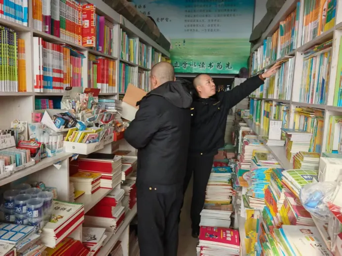市文化市场综合行政执法大队开展“护苗·开学季”校园周边出版物专项整治行动