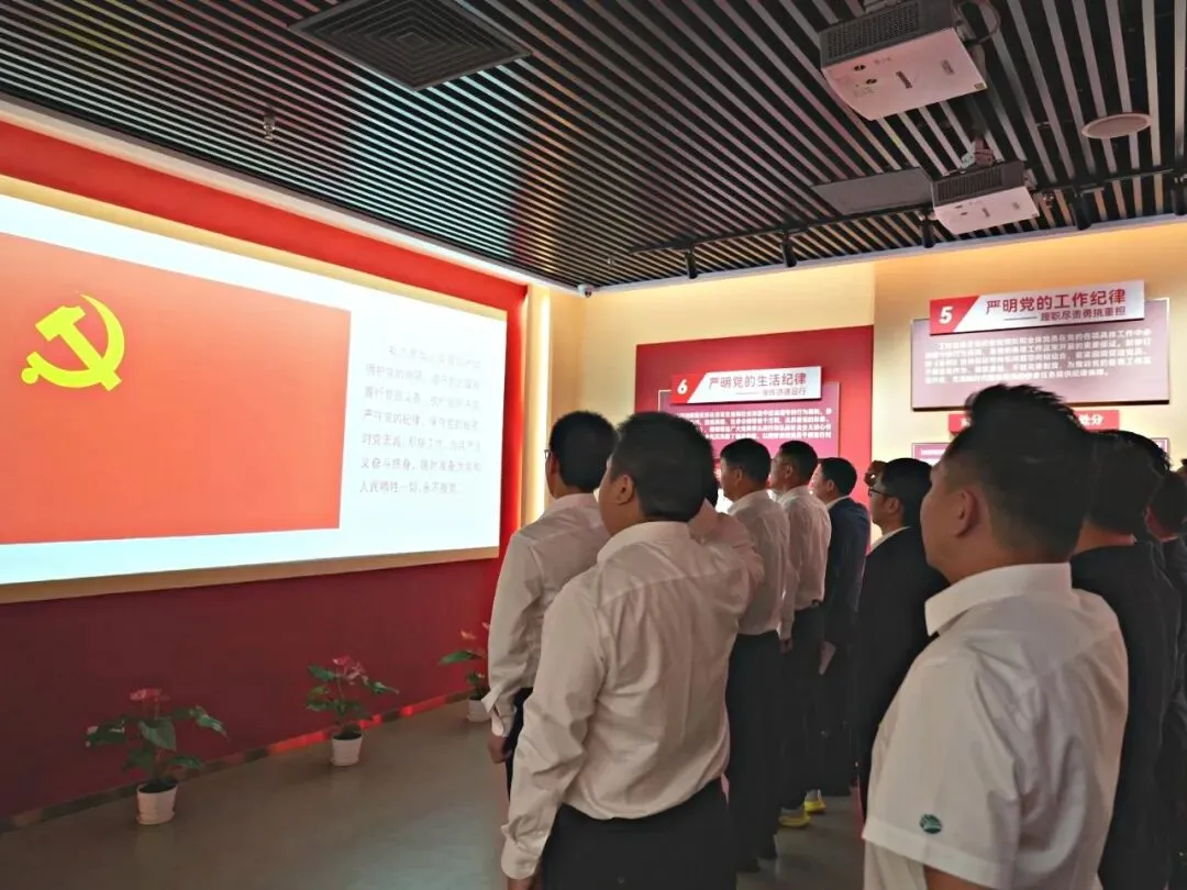 贵州茅台酱香酒营销有限公司第五党支部与广州市润轩商贸有限公司党支部赴育廉馆开展党建活动
