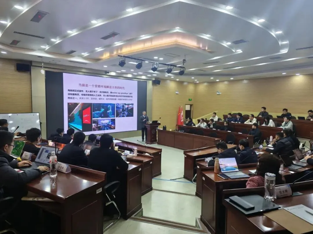 数智赋能营销,共探转型之道——中加国际MBA2025级开拓班《市场》课程小记