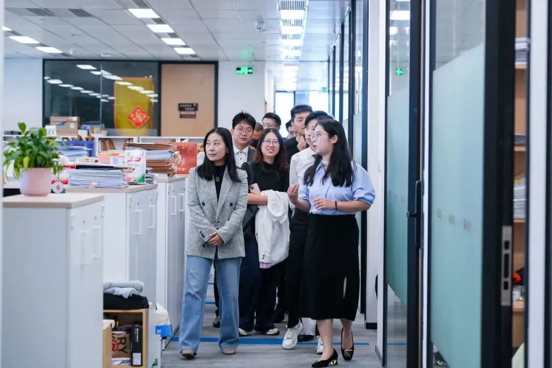 国际资本市场法律名家系列沙龙(一)暨涉外高端人才培训学员心得交流会在盈科华南总部圆满举办