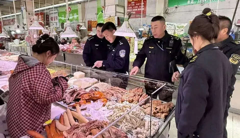 【二月二护食安】东丰县市场监督管理局联合公安局开展肉制品专项执法,守护群众舌尖安全