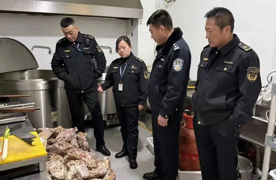 【二月二护食安】东丰县市场监督管理局联合公安局开展肉制品专项执法,守护群众舌尖安全