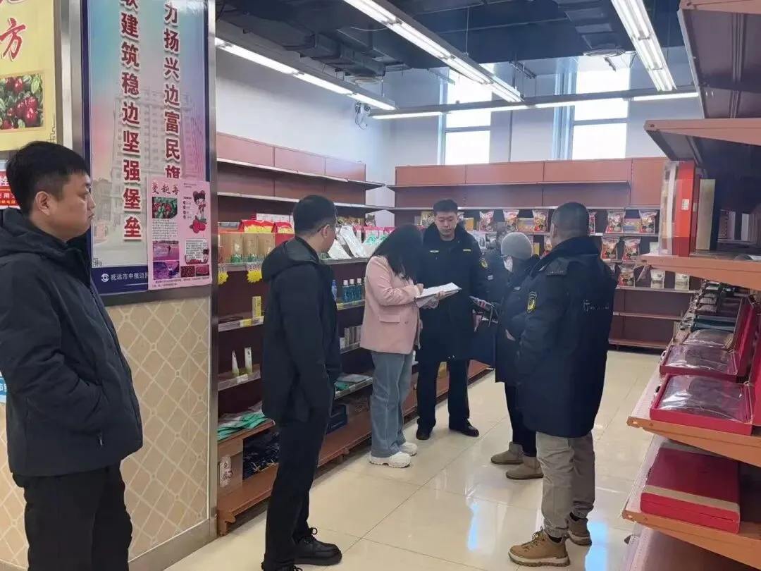 抚远市市场监督管理局沿江市场监督管理所开展俄罗斯进口食品专项整治行动