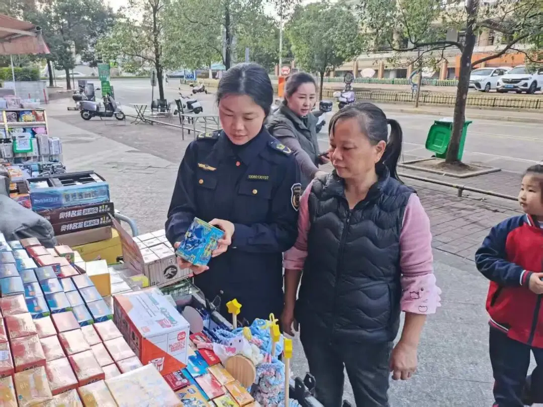 护航开学季守好食安线——新罗区市场监管局西陂所开展春季开学校园食品安全守护行动