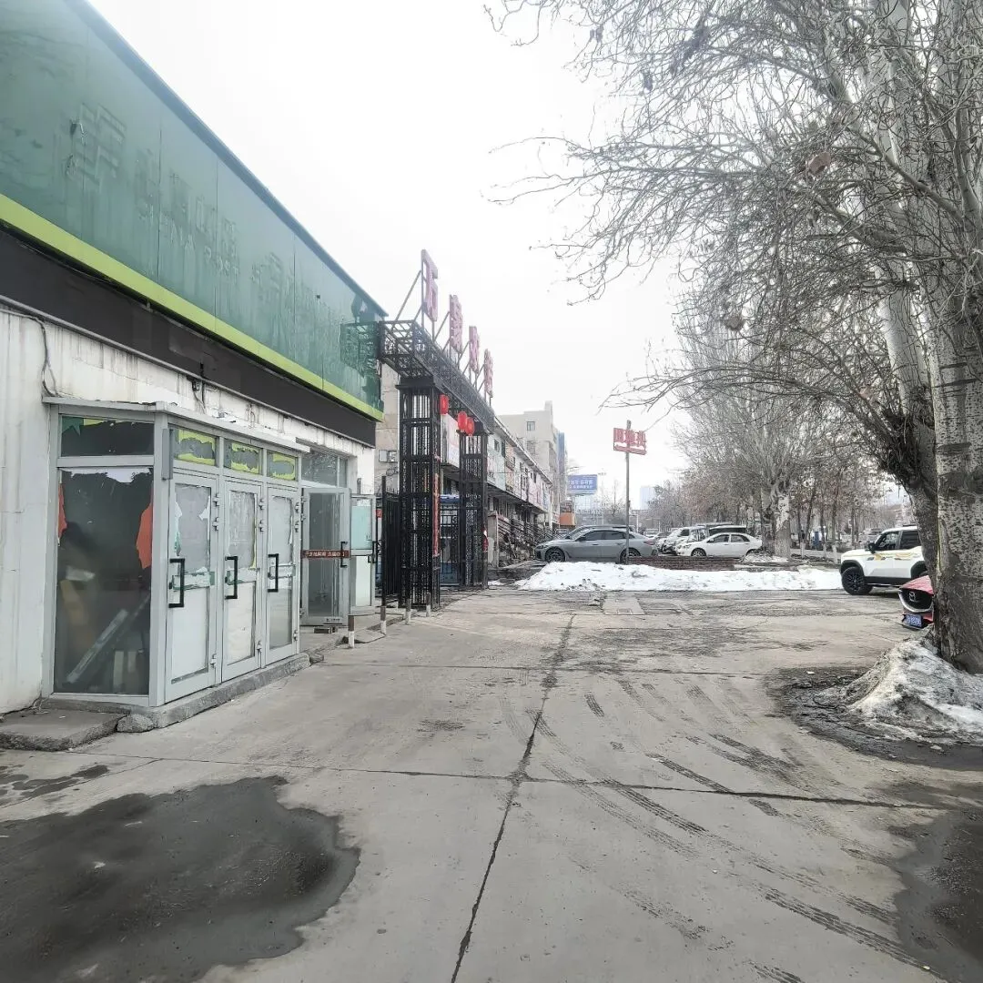 B2293——大型综合市场进出口处纯商铺直租(附近餐饮少)